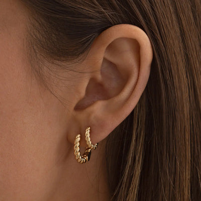 Eden - Orecchini in acciaio inossidabile 12mm contorto Huggie