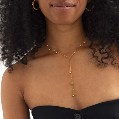 Klara - Collana Lariat con punti dorati in acciaio inossidabile