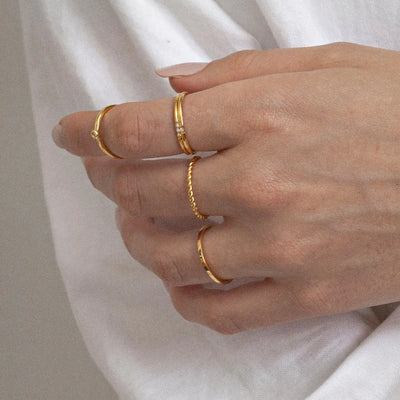 Evi - Anello semplice ed elegante in acciaio inossidabile