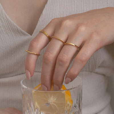 Evi - Anello semplice ed elegante in acciaio inossidabile