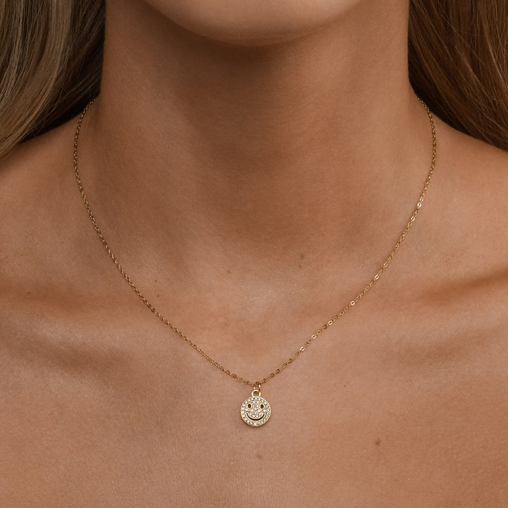 Lovely - Collana con ciondolo a faccina sorridente in oro