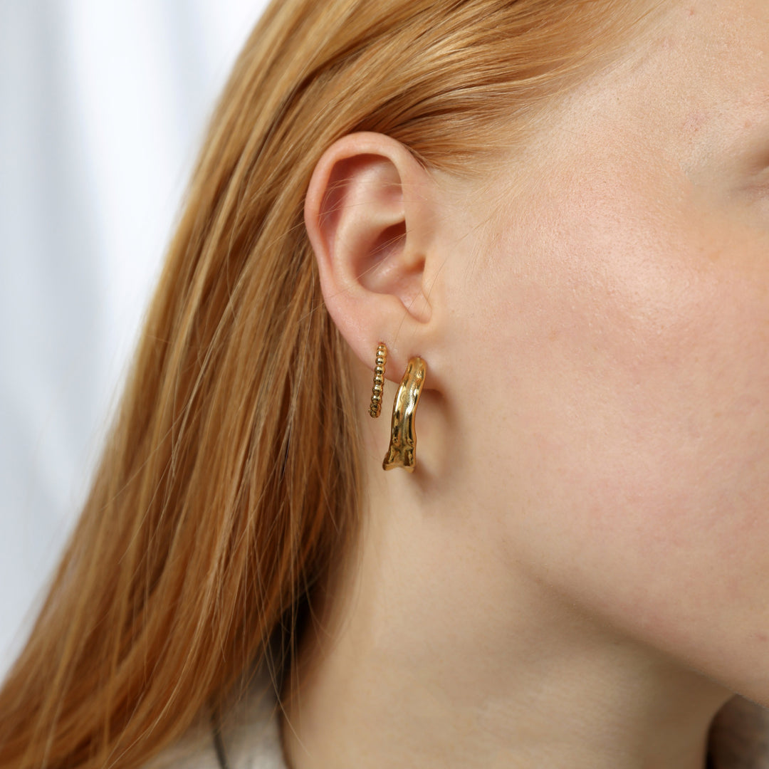 Kajsa - Orecchini a perno martellati in acciaio inossidabile