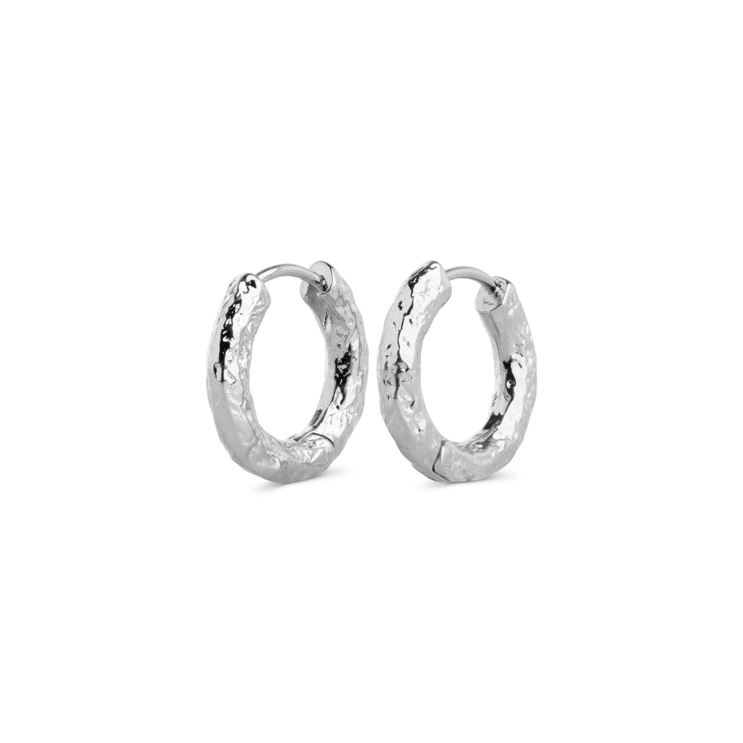 Orecchini a cerchio martellato in argento sterling placcato oro Orecchini a cerchio martellato in argento sterling placcato oro