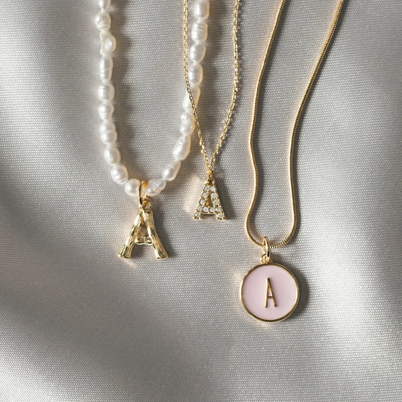 Lettera in collana a catena serpente