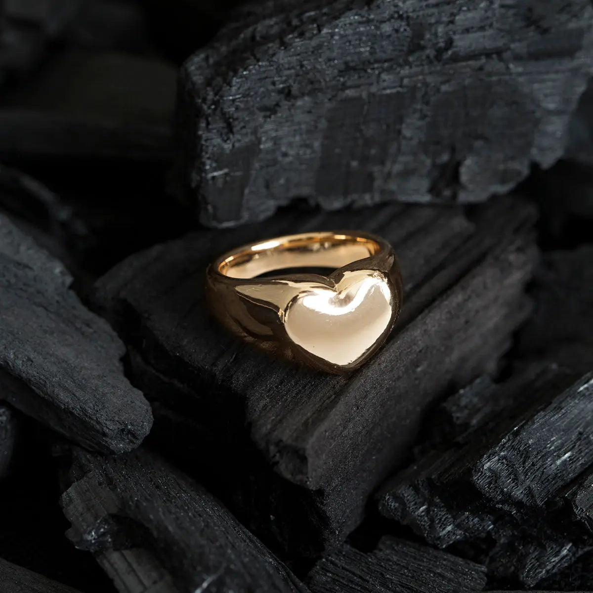 grosso anello d'amore a cuore