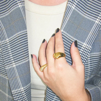 grosso anello d'amore a cuore