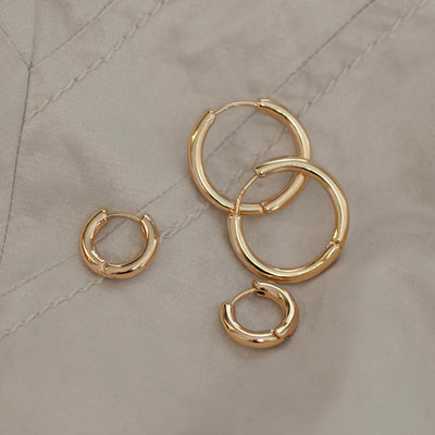 Orecchino a cerchio medio Basic - Oro