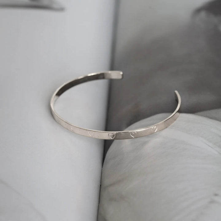 Heart Outline Bracelet Silver | Design