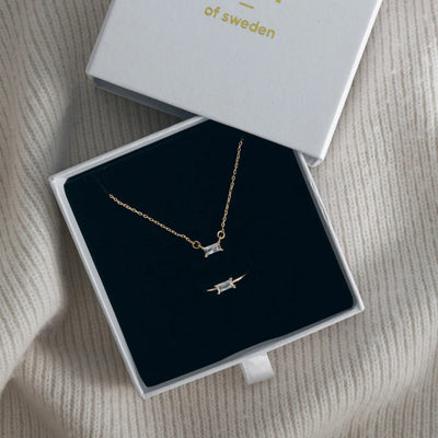 Set di cristalli con collana e anello
