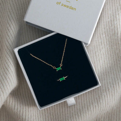 Set di cristalli con collana e anello