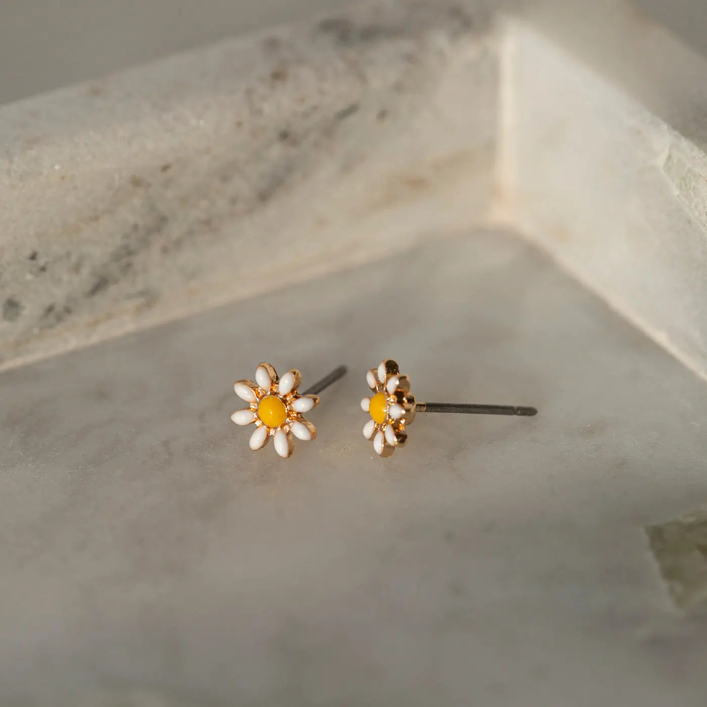Doris - Daisy Flower Enamel Orecchini Stud